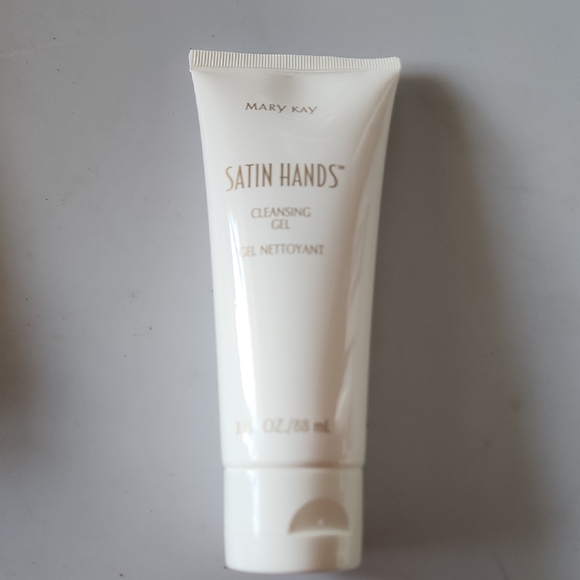 NIB. Mary Kay Satin Hands Nourishing Collection.☆☆☆☆☆ - Picture 4 of 8